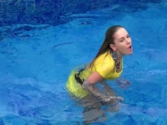 Leie, Blondine, Frau, Masturbation, Natürlichen titten, Pool, Erotischer film, Solo