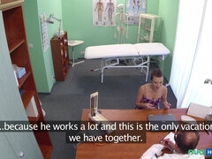 Amateur, Mamada, Engañando, Médico, Lesbiana, Enfermera, Oficina, Uniforme