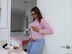 Chambre à dormir, Sucer une bite, Lunettes, Hard, Fille latino, Chatte, Douche, Nénés