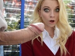 Geweldig, Kont, Blond, Man die toekijkt, Hondjeshouding, Handbeurt, Buiten, Schoolmeisje