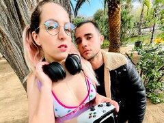 Grosse bite, Blonde, Sucer une bite, En levrette, Seins naturels, Jarretelles, Adolescente, Nénés