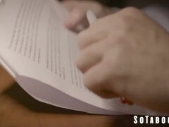 Afpersing, Blond, Hardcore, Ruw, Mager, Tiener, Tieten likken, Maagd