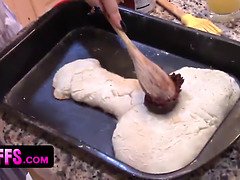 Gros seins, Sucer une bite, Brunette brune, Éjaculation interne, Gorge profonde, Hd, Chatte, Criant