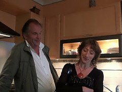 Bedriegen, Diep in de keel, Erotisch, Groep, Hd, Rijpe lesbienne, Moeder die ik wil neuken, Kousen
