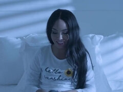 18 jaar, Bedriegen, Sperma shot, Hondjeshouding, Hardcore, Trio, Speelgoed, Vibrator