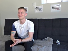 Enthousiasteling, Schattig, Homo, Masturbatie, Geschoren, Alleen, Tatoeage