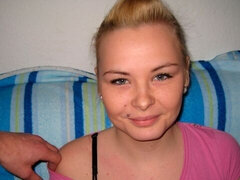 Enthousiasteling, Grote kont, Grote lul, Blond, Hondjeshouding, Strippen, Tatoeage, Tiener
