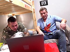 In den arsch, Grosse titten, Blasen, Braunhaarige, Hd, Orgie, Schreiend, Flotter dreier