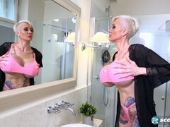 Blond, Hd, Masturbatie, Natuurlijk, Natuurlijke tieten, Biljart, Alleen, Tieten likken