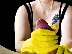 Enthousiasteling, Grote mammen, Naakte man aangeklede vrouw, Sperma shot, Handbeurt, Zoenen, Gezichtspunt, Tieten likken