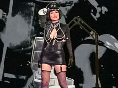 Bruinharig, Vingeren, Gapende, Handbeurt, Masturbatie, Kousen, Tieten likken, Speelgoed