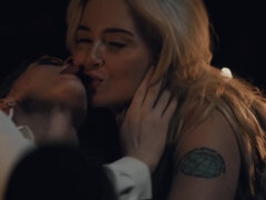 Grote mammen, Blond, Gezichtzitten, Lesbisch, Tepels, Orgasme, Ruw, Spuiten
