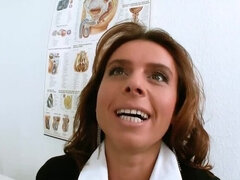 Grosse titten, Braunhaarige, Dildo, Fingern, Gynäkologe, Hd, Masturbation, Büro