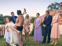 Grosser arsch, Grosser schwanz, Blondine, Blasen, Hardcore, Party, Rasiert, Hochzeit