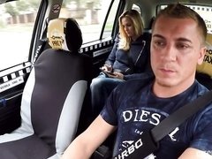 Grote kont, Grote mammen, Blond, Pijpbeurt, Rondborstig, Auto, Hondjeshouding, Strippen