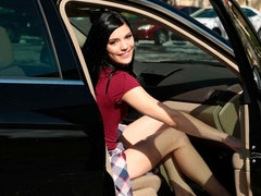 Sucer une bite, Brunette brune, En levrette, Branlette thaïlandaise, Rasée, Dénudage, Adolescente, Nénés