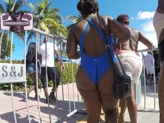 Walking ass - Big bum