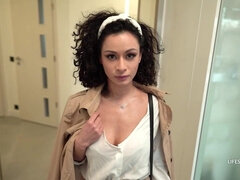 Anal, Brunette brune, Hard, Pov, Serré