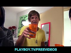 Sucer une bite, Collège université, Dortoir, 2 femmes 1 homme, Douche, Fils, Plan cul à trois, Mouillée