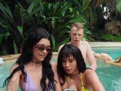 Sucer une bite, Queue, Hard, Hd, Fille latino, Actrice du porno, Public, Nénés