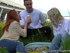 ヨーロピアン, 自然山雀, 乳首, ハメ撮り, オマンコ, 赤毛, 三人, オッパイの