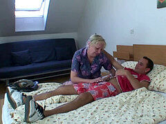 Huisvrouw, Rijpe lesbienne, Moeder, Realiteit, Slet