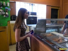 Blond, Pijpbeurt, 1 man 2 vrouwen, Openbaar, Geschoren, Mager, Trio, Tieten likken