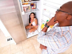 お尻, フェラチオ, 捕まる, バック, 手コキする, 異人種間, オマンコ, 締まりの良い