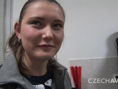 Leie, Blasen, Braunhaarige, Hundestellung, Masturbation, Geld, Kurzes haar, Titten