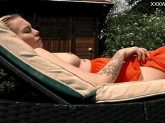 Tetas grandes, Rubia, Novia, Hd, Público, Fumando, Solo, Tatuaje