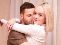 Chambre à dormir, Gros cul, Grosse bite, Blonde, Seins naturels, Cheveux courts, Adolescente, Nénés