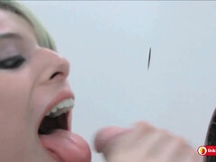 18 jaar, Enthousiasteling, Pijpbeurt, Compilatie, Sperma shot, Muurgat, Rijpe lesbienne, Tiener