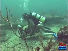 Lieveling, Grote mammen, Handbeurt, Hardcore, Openbaar, Tieten likken, Onderwater