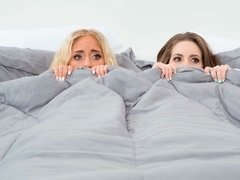 Pijpbeurt, Hondjeshouding, 1 man 2 vrouwen, Handbeurt, Hardcore, Masturbatie, Trio, Bekijker