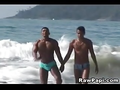 Playa, Gay, Al aire libre