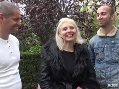Grosser arsch, Grosse titten, Blasen, Vollbusig, Kehlenfick, Doppelpenetration, Gruppensex, Flotter dreier