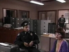 Grosser arsch, Grosse titten, Kino, Aufs gesicht abspritzen, Handjob, Milf, Polizei, Flotter dreier