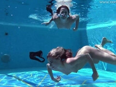 Tussi, Grosser arsch, Blondine, Pool, Öffentlich, Muschi, Jungendliche (18+), Titten