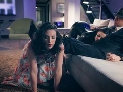 フェラチオ, 茶髪の, バック, 女 人男 人, 指いじり, 下着, オマンコ, 三人
