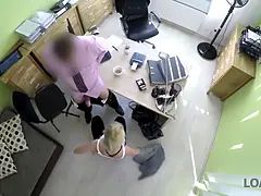 Loan4k. la esbelta chica Katy Rose es taladrada por un inspector de préstamos incobrables