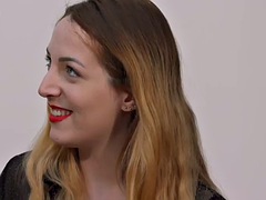 Enthousiasteling, Lieveling, Pijpbeurt, Naakte man aangeklede vrouw, Europees, Dominante vrouw, Hakken, Ondergoed