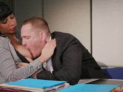 Culo grande, Verga grande, Tetas grandes, Mamada, Estilo perrito, Madres para coger, Oficina, Tetas