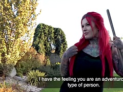 Tussi, Grosse titten, Hardcore, Im freien, Pov, Rotschopf, Verführt, Tätowierung