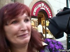 Sucer une bite, Femme couguar, Mamie, Masturbation, Mature, Mère que j'aimerais baiser, Rousse roux, Belle mère