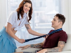 18 ans, Gros cul, Grosse bite, Sucer une bite, Attrapée, En levrette, Maigrichonne, Adolescente