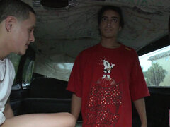 Latina bitch Leilani Cole and amateur threesome in car