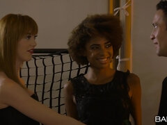 Aziatisch, Zwart, Blond, Bruinharig, Erotisch, Europees, Roodharige vrouw, Tatoeage