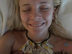 Leie, Sperma im mund, Aufs gesicht abspritzen, Freundin, Im freien, Pov, Muschi, Dürr