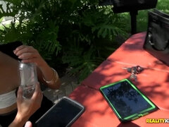 Blondine, Küche, Reif, Im freien, Geschwollene nippel, Muschi, Dürr, Titten