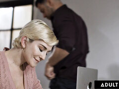 Gros cul, Gros seins, Blonde, Sucer une bite, Pieds, Embrassement, Léchez, Réalité